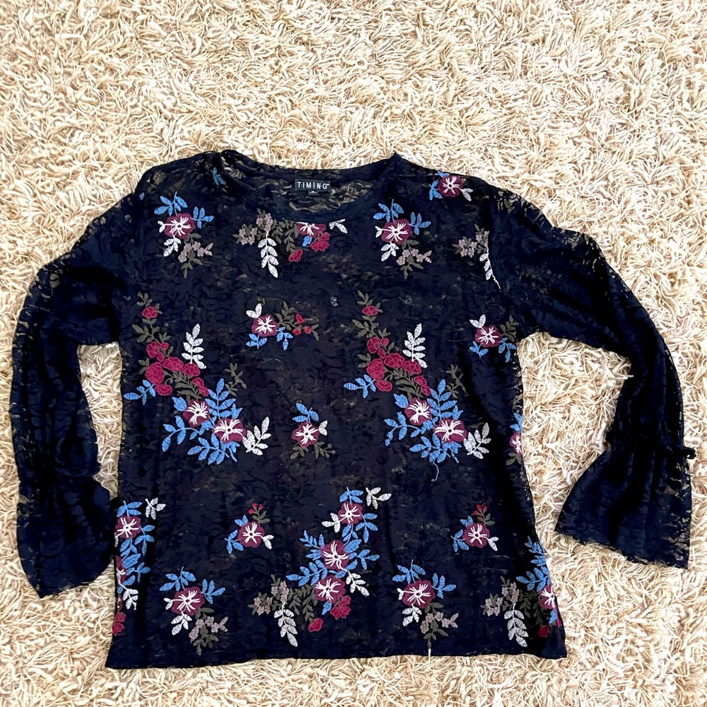 💗Timing Blouse - Picture 2 of 3